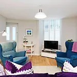 Joivy Vibrant Home Near Calton Hill